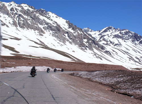 Caminho de Santiago: atravessando os Andes de Harley-Davidson