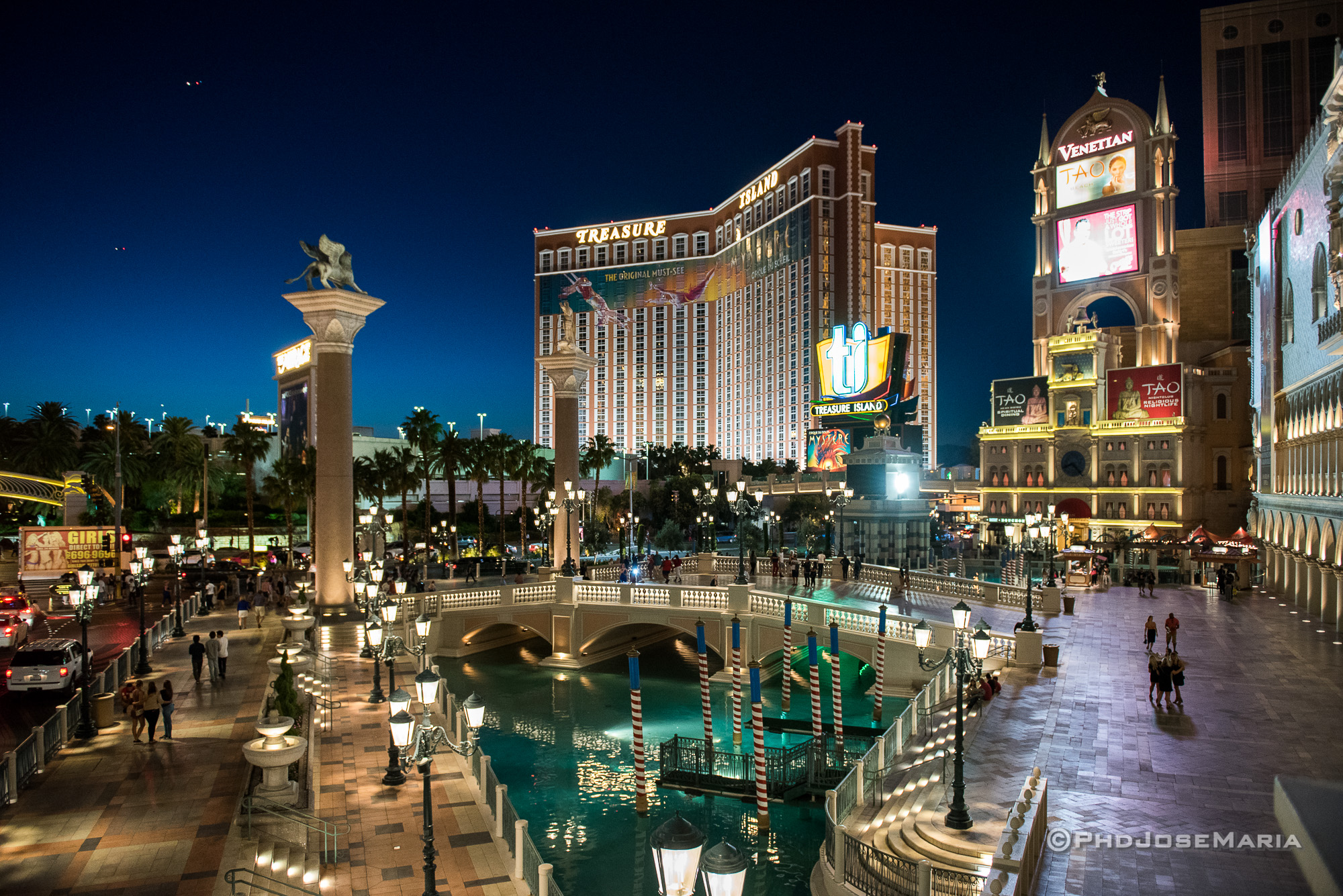 Interior do hotel, lojas e cassino - Picture of Paris Las Vegas